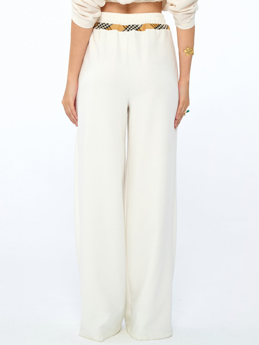 Ekru - Farren Ekose Bel Şeritli Geniş Paça Pantolon - FRN91142 - Model on white - back/side