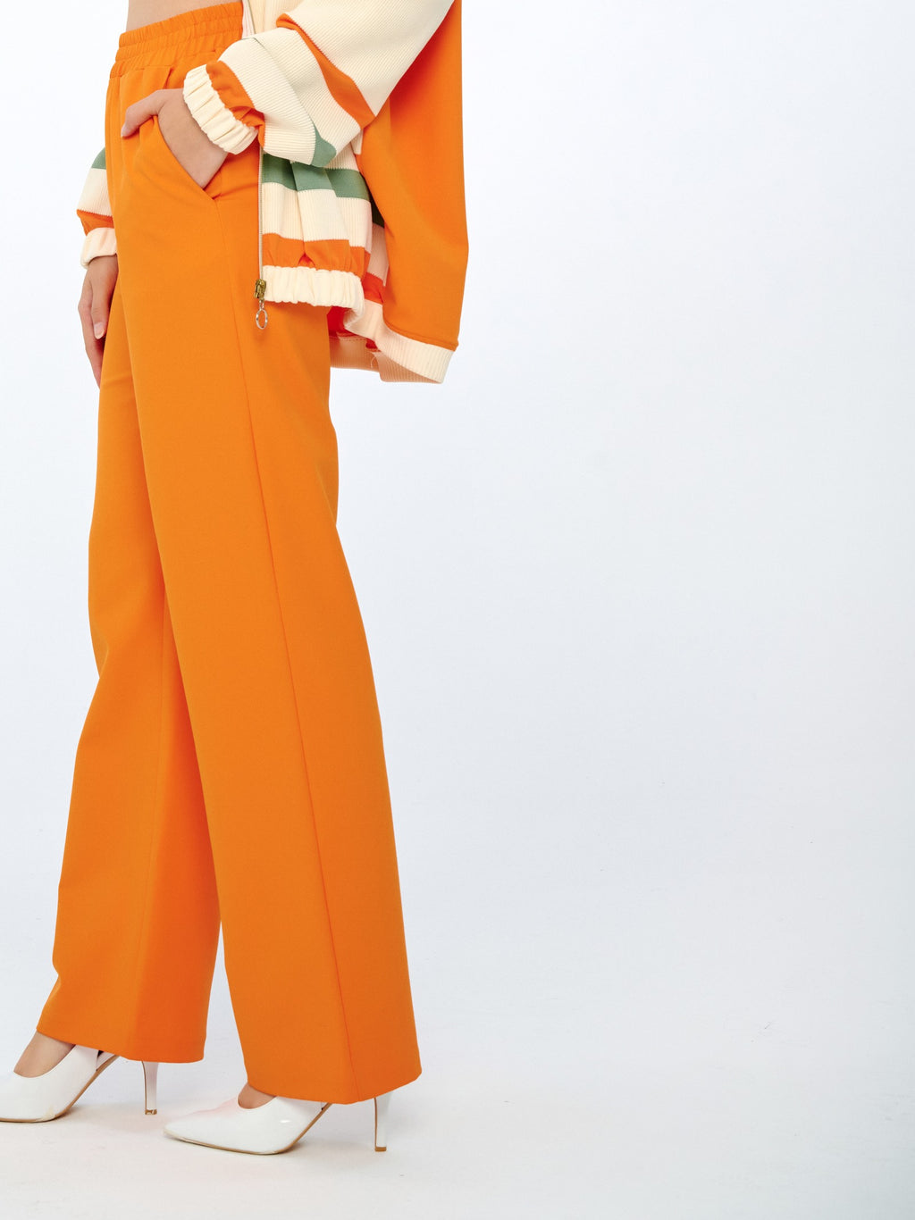 Turuncu - Farren Yüksek Bel Turuncu Pantolon - FRN91152 - Editorial waist-up detail
