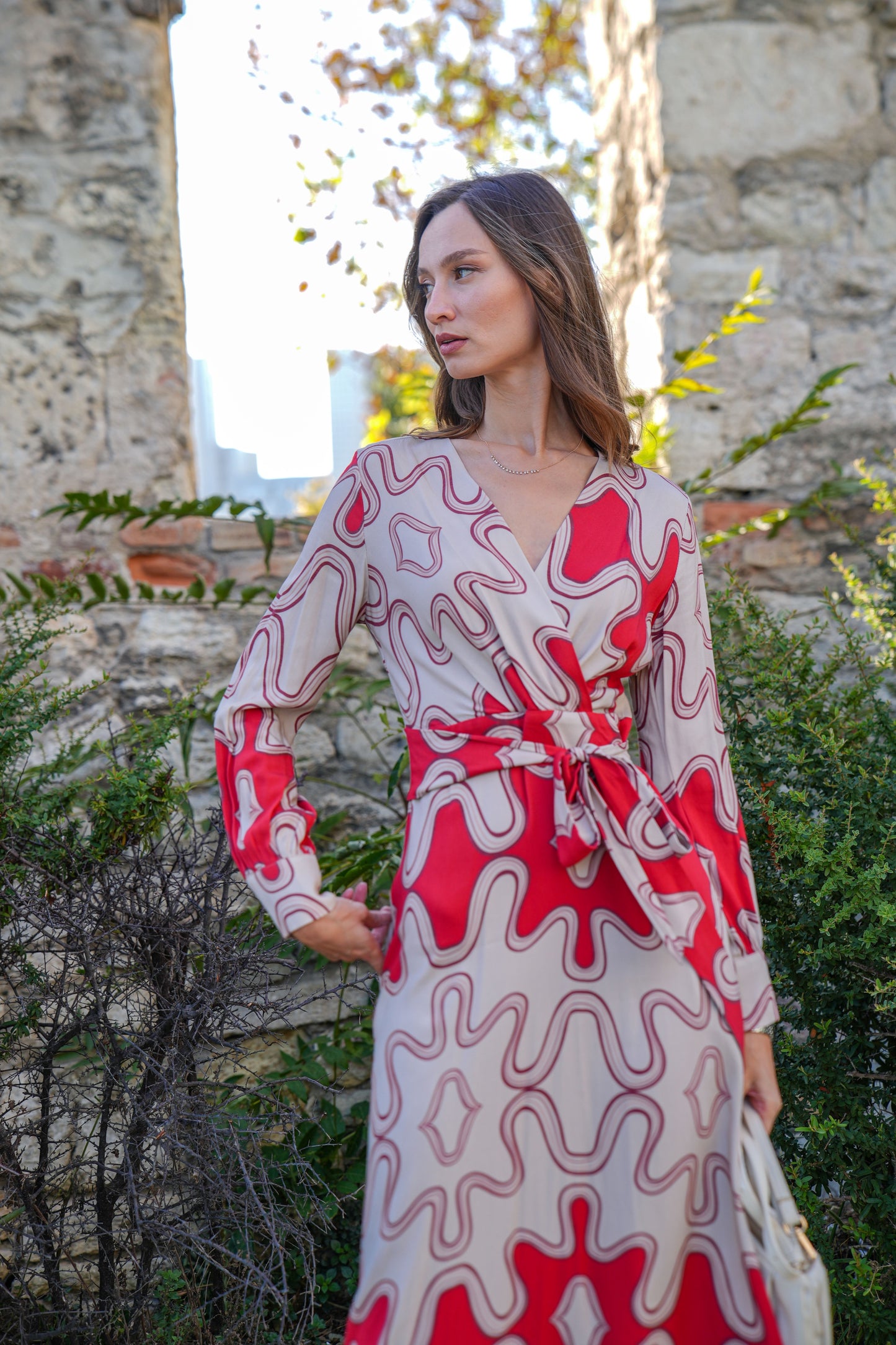 Bej-Kırmızı Desenli Viskon Maxi Elbise