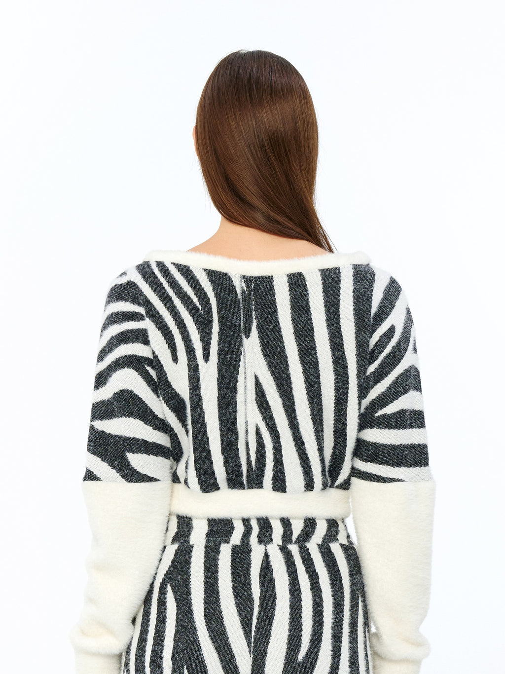 Siyah-Ekru - Farren Zebra Desenli Crop Triko Kazak - FRN91001 - Model on white - back/side