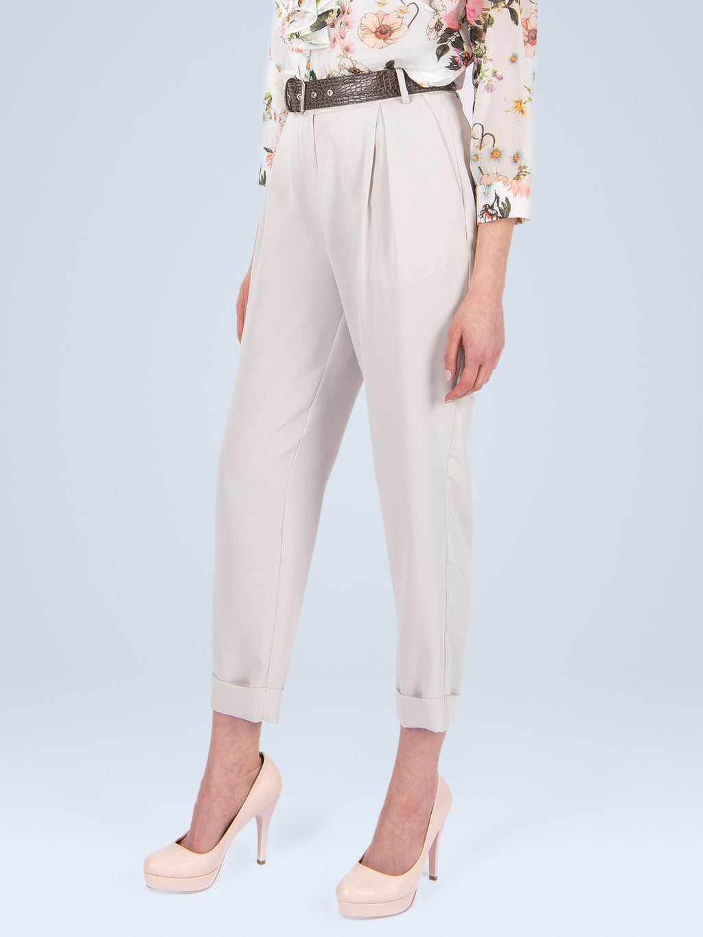 Taş - Farren Duble Paça Pilili Yüksek Bel Pantolon - FRN200025 - Editorial waist-up detail