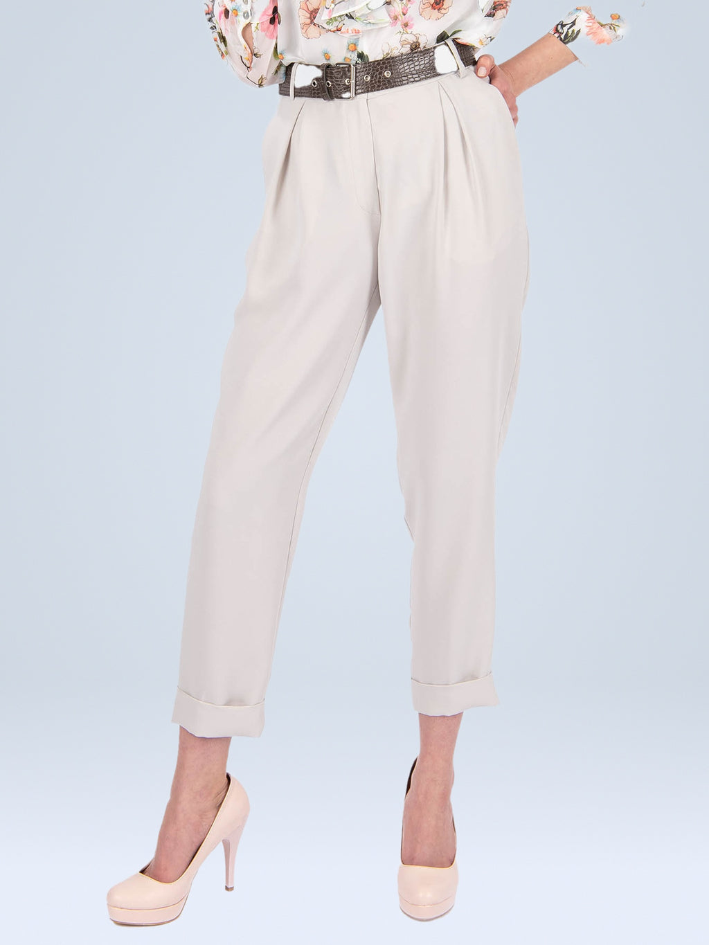 Taş - Farren Duble Paça Pilili Yüksek Bel Pantolon - FRN200025 - Lookbook editorial interior