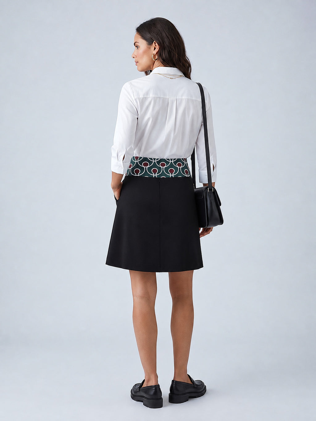 Siyah - Farren Yüksek Bel Pileli Mini Etek - FRN405225 - Model on white - back/side