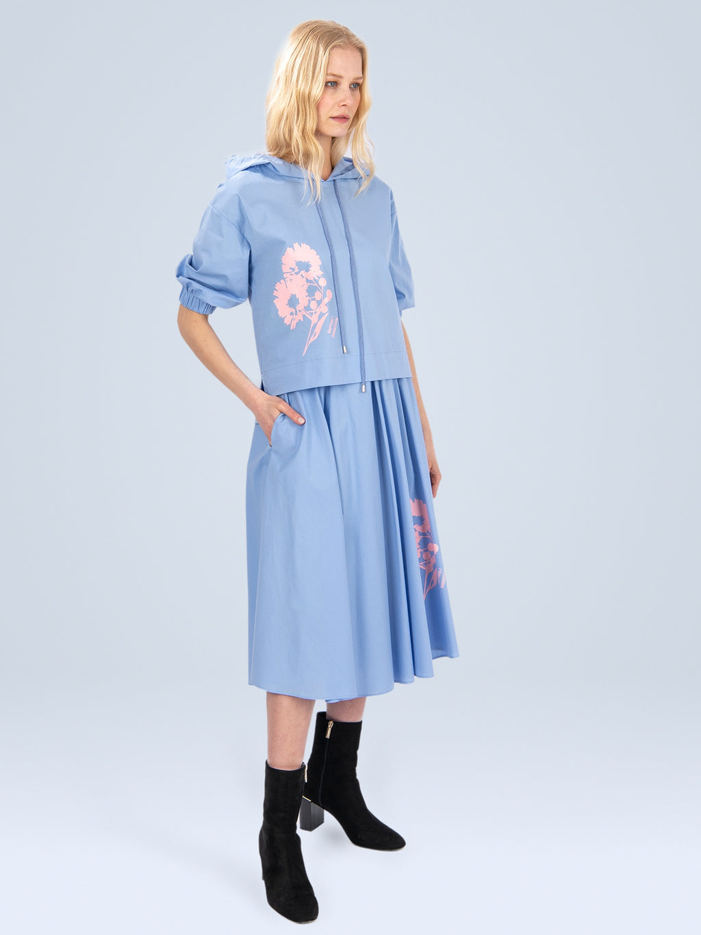 Buz Mavisi - Farren Kapüşonlu Üst ve Midi Pileli Etek Takımı - FRN600025 - Lookbook editorial interior