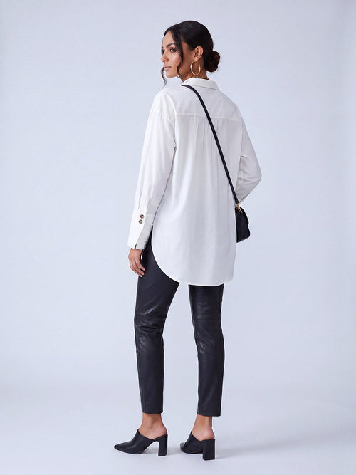 Beyaz - Farren Arkası Uzun Geniş Manşetli Pamuklu Oversize Gömlek - FRN7001 - Model on white - back/side
