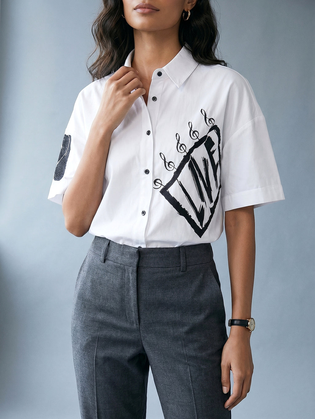 Beyaz - Farren Baskılı Oversize Kısa Kol Poplin Gömlek - FRN6005 - Editorial waist-up detail