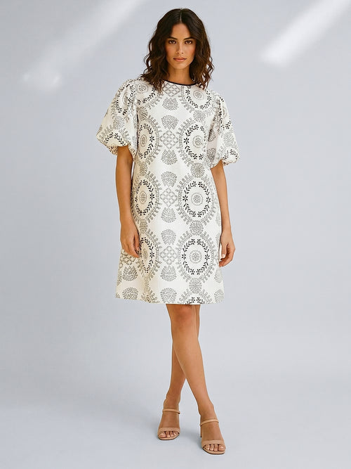 Siyah - Farren Brode Desenli Balon Kol Yuvarlak Yaka Mini Elbise - FRN3050 - Model on white - front