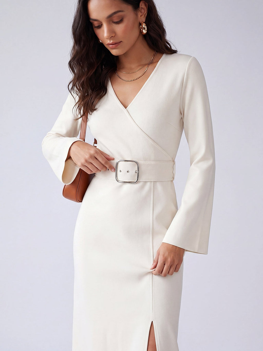Beyaz - Farren Çapraz V Yaka Yırtmaçlı Triko Midi Elbise - FRN311725 - Editorial waist-up detail