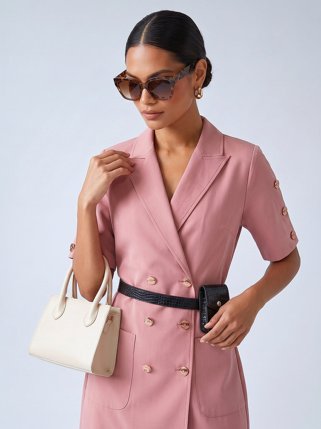 Pembe - Farren Ceket Yaka Kruvaze Mini Elbise - FRN3022 - Editorial waist-up detail
