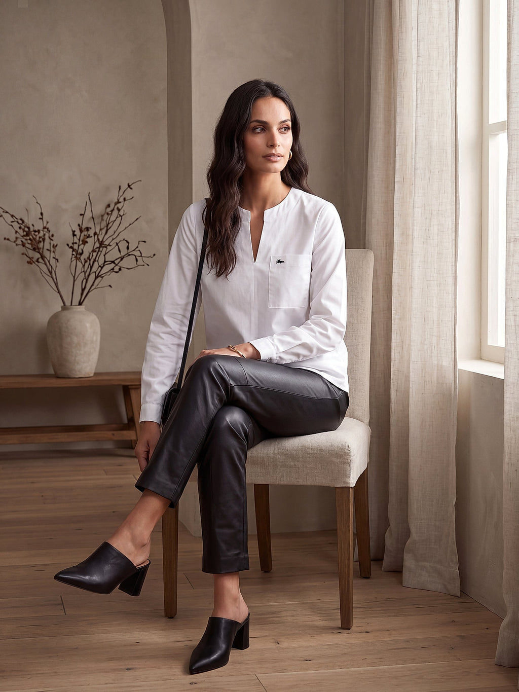 Beyaz - Farren Cepli Modern Kesim Poplin Bluz - FRN1104 - Lookbook editorial interior
