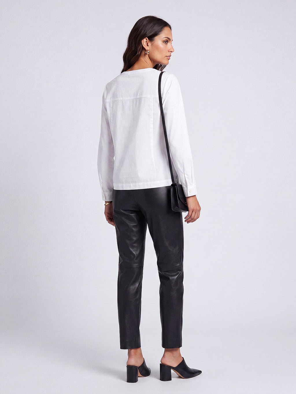 Beyaz - Farren Cepli Modern Kesim Poplin Bluz - FRN1104 - Model on white - back/side