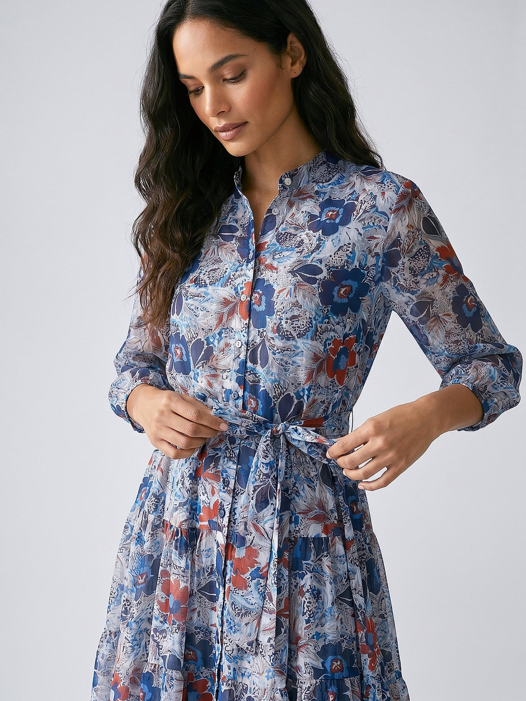 Mavi - Farren Çiçek Desenli Hakim Yaka Balon Kol Şifon Mini Elbise - FRN3038225 - Editorial waist-up detail