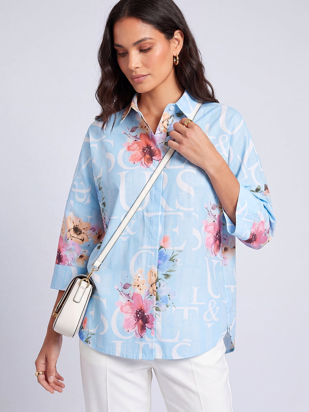 Mavi - Farren Floral Desenli Poplin Gömlek - FRN1010125 - Editorial waist-up detail