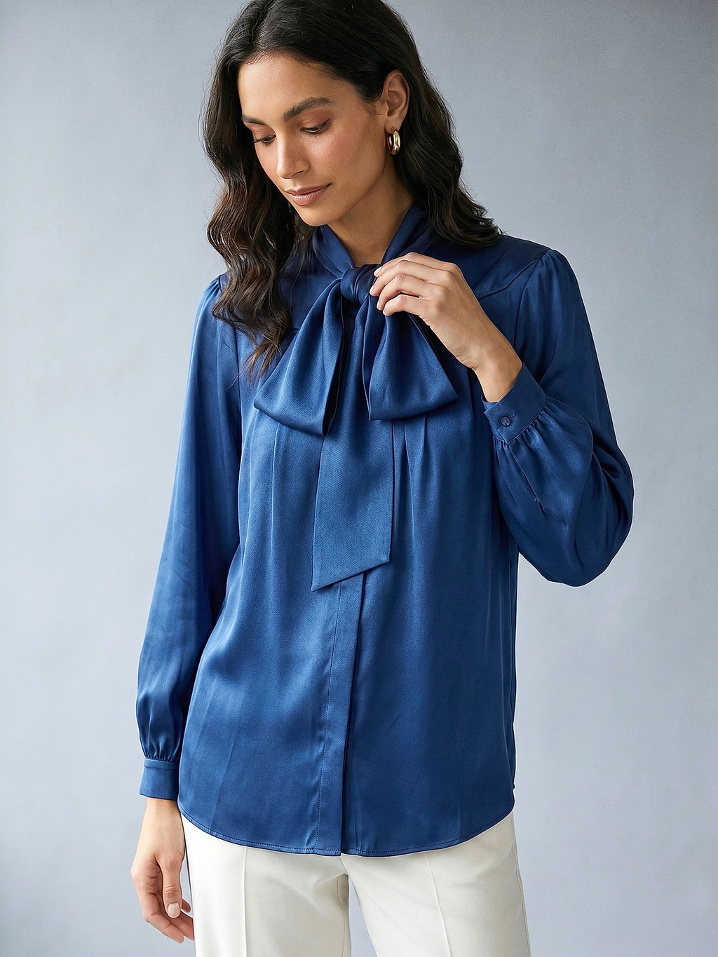 Lacivert - Farren Fularlı Yaka Balon Kol Saten Bluz - FRN1113 - Editorial waist-up detail