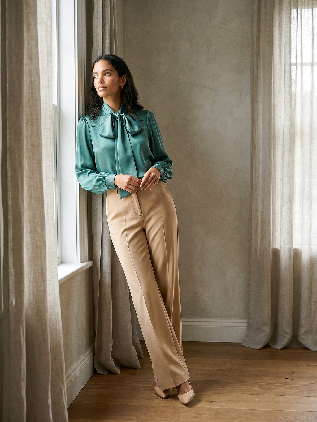 Yeşil - Farren Fularlı Yaka Balon Kol Saten Bluz - FRN1113 - Lookbook editorial interior