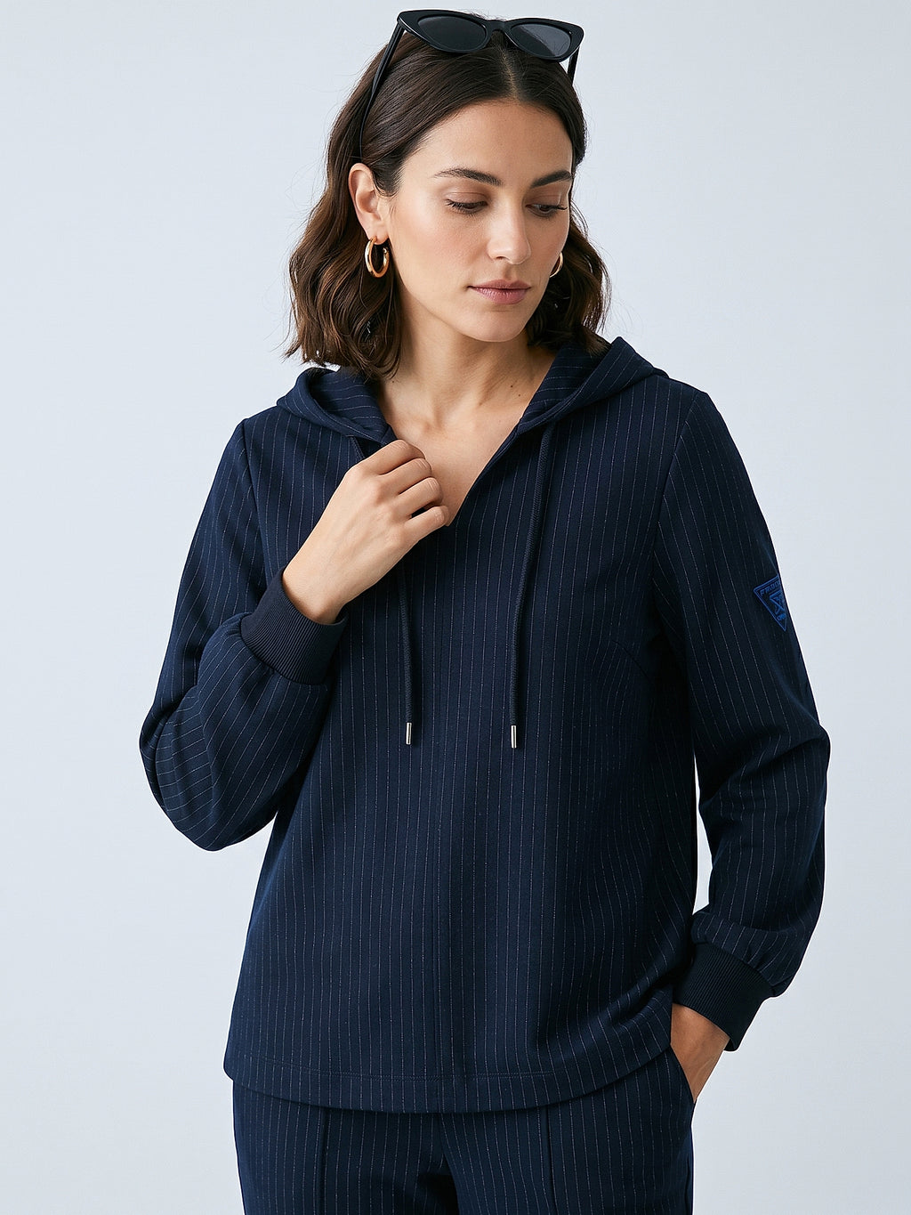Lacivert - Farren Kapüşonlu Işıltılı Çizgili Dokuma İkili Takım - FRN610025 - Editorial waist-up detail