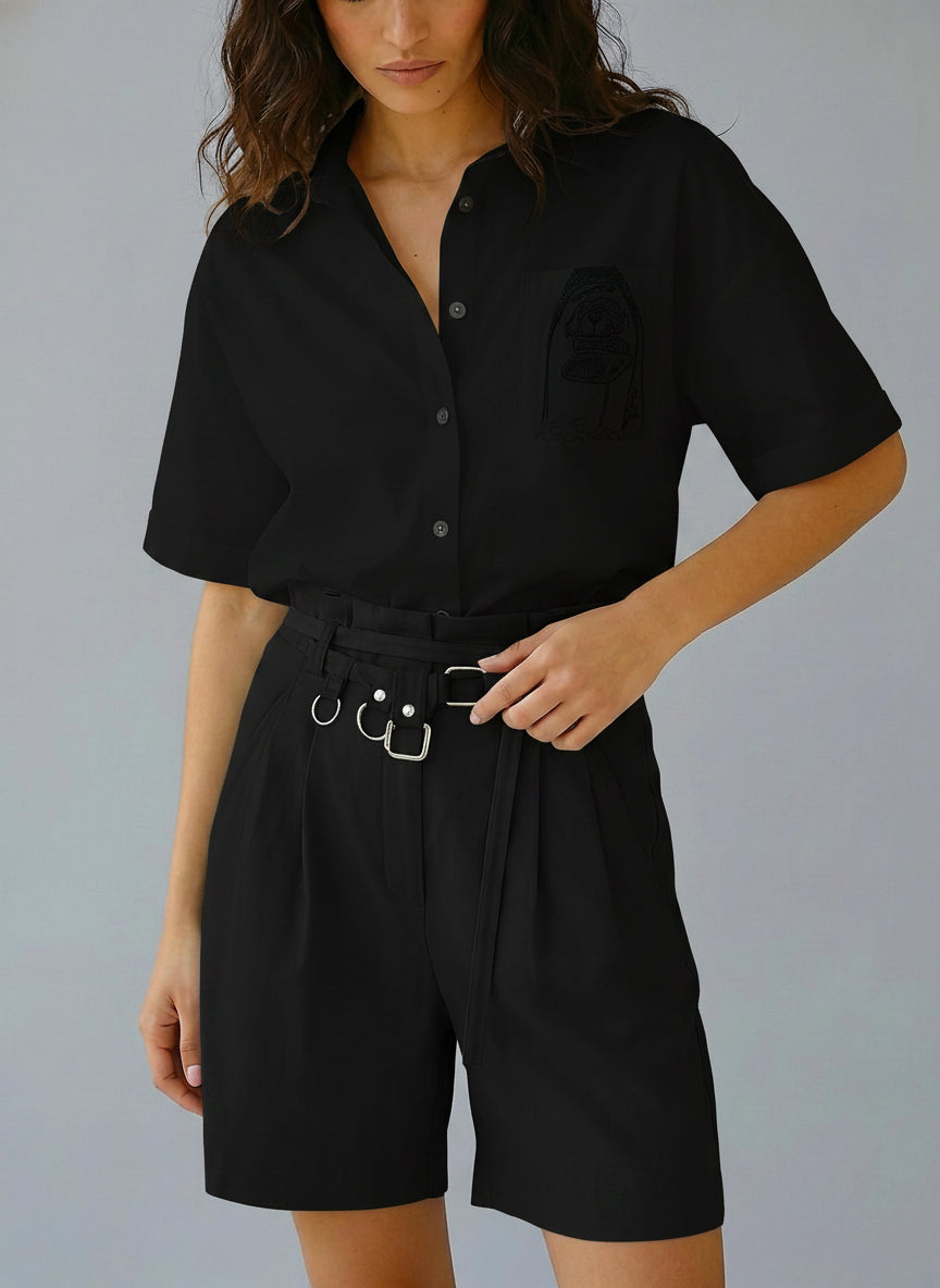 Siyah - Farren Kemer Detaylı Yüksek Bel Pileli Bermuda Şort - Editorial waist-up detail