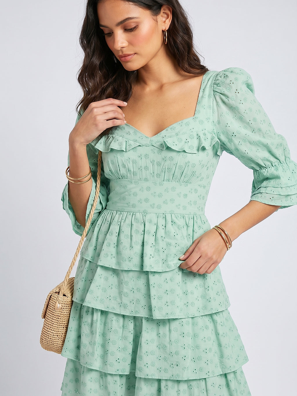 Yeşil - Farren Kısa Kol Brode Volanlı Elbise - FRN30391 - Editorial waist-up detail