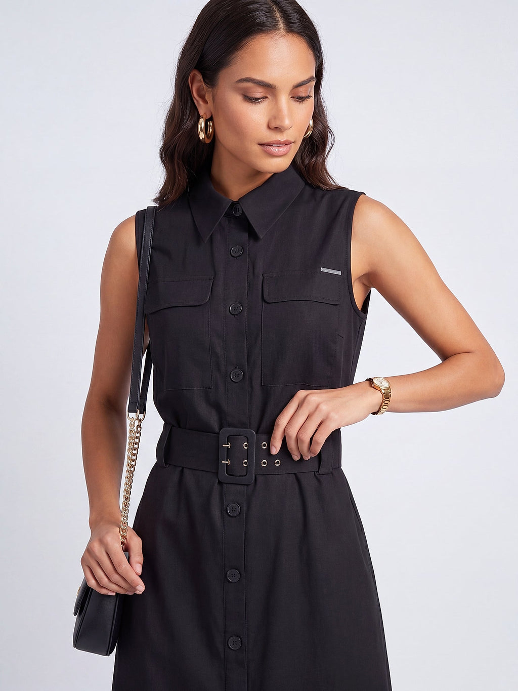 Siyah - Farren Kolsuz Kemerli Pamuklu Poplin Midi Elbise - FRN30397 - Editorial waist-up detail