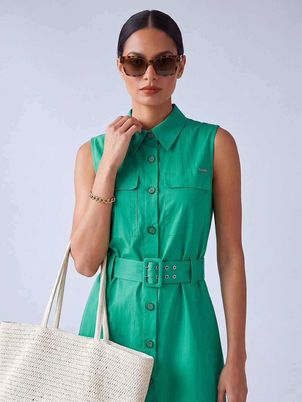 Yeşil - Farren Kolsuz Kemerli Pamuklu Poplin Midi Elbise - FRN30397 - Editorial waist-up detail