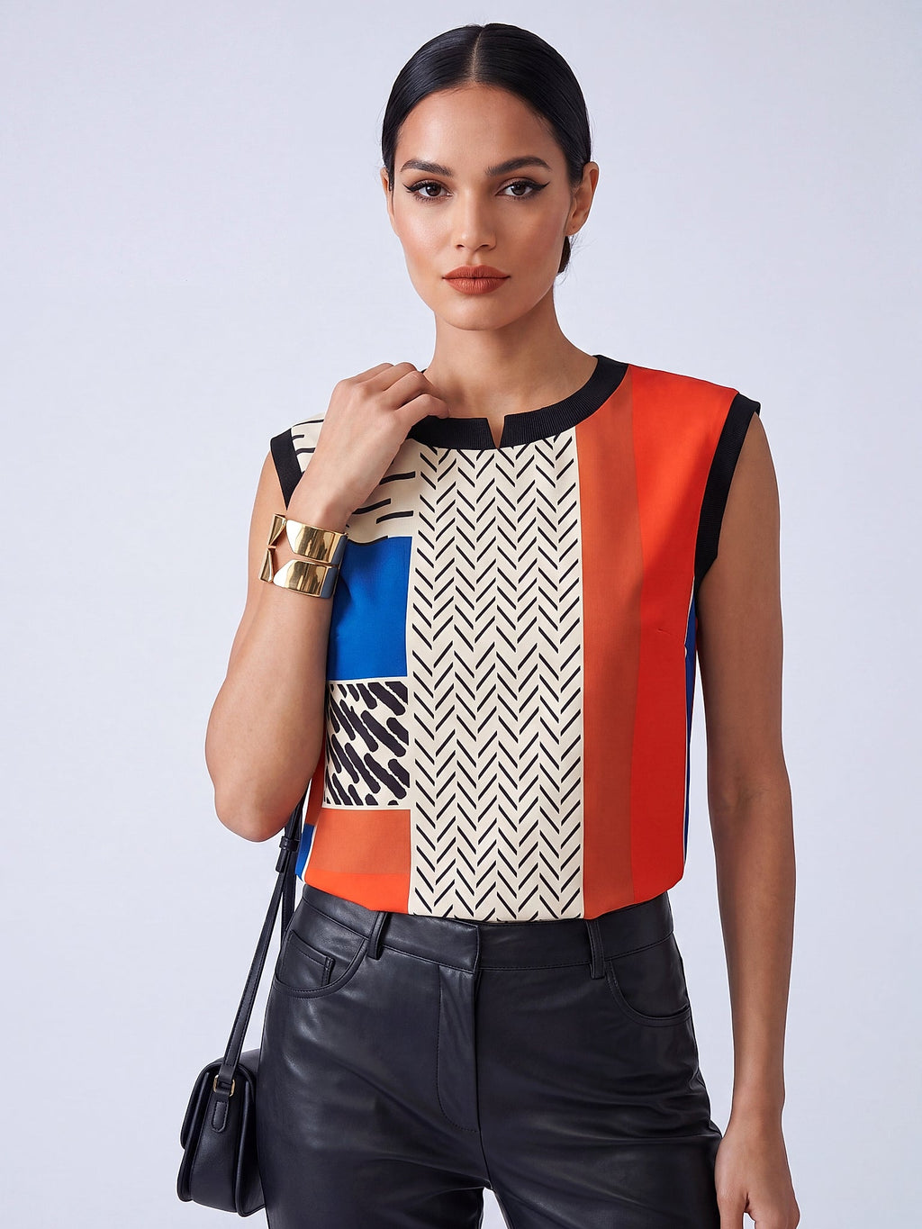 Saks Mavisi - Farren Kolsuz Renk Bloklu Geometrik Desenli Bluz - FRN110825 - Editorial waist-up detail