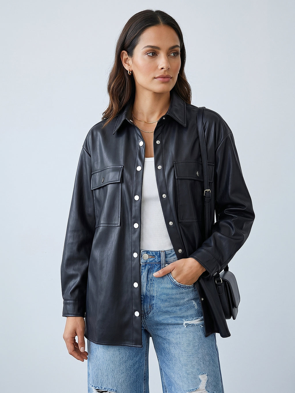 Siyah - Farren Oversize Şardonlu Suni Deri Gömlek Ceket - FRN610825 - Editorial waist-up detail