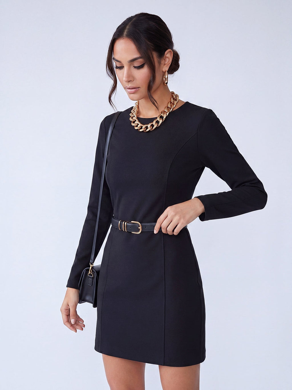 Siyah - Farren Uzun Kol Düz Kesim Mini Elbise - FRN3100 - Editorial waist-up detail