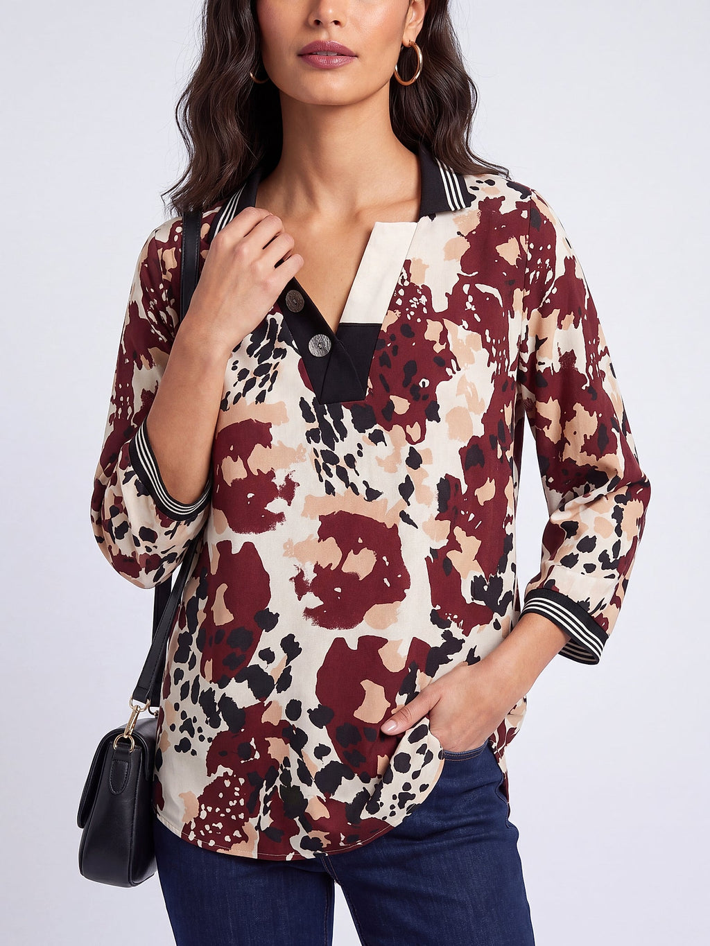 Bordo - Farren V Yaka 3/4 Kol Desenli Bluz - FRN110625 - Editorial waist-up detail