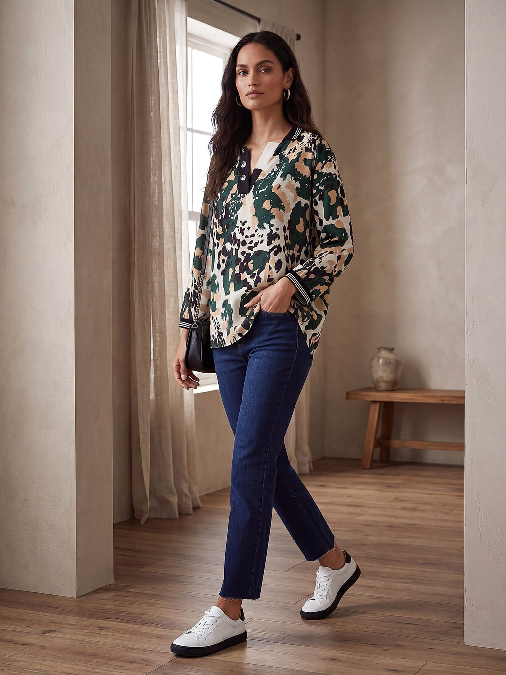 Yeşil - Farren V Yaka 3/4 Kol Desenli Bluz - FRN110625 - Lookbook editorial interior
