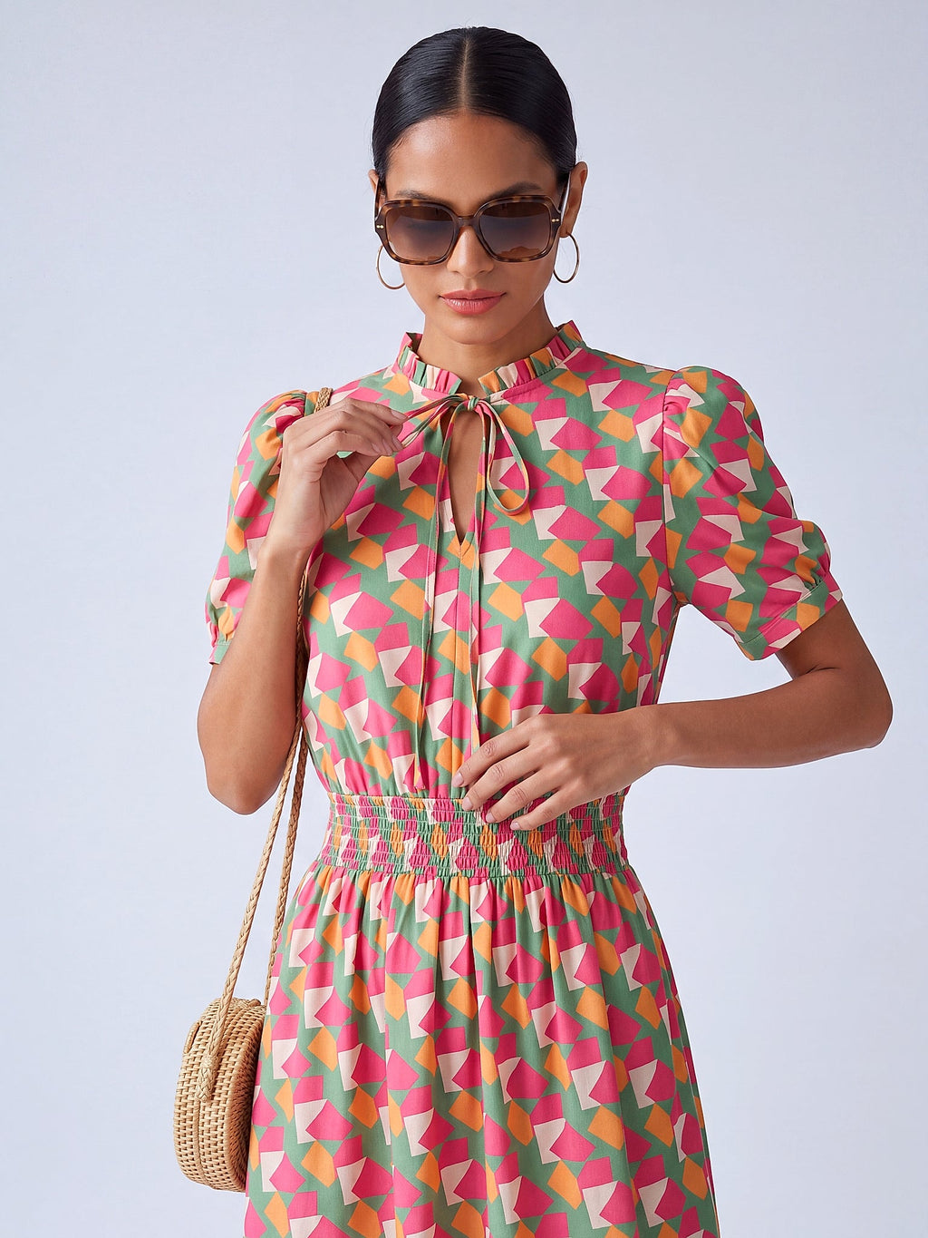 Kırmızı - Farren V Yaka Bağcıklı Balon Kol Viskon Midi Elbise - FRN3038925 - Editorial waist-up detail