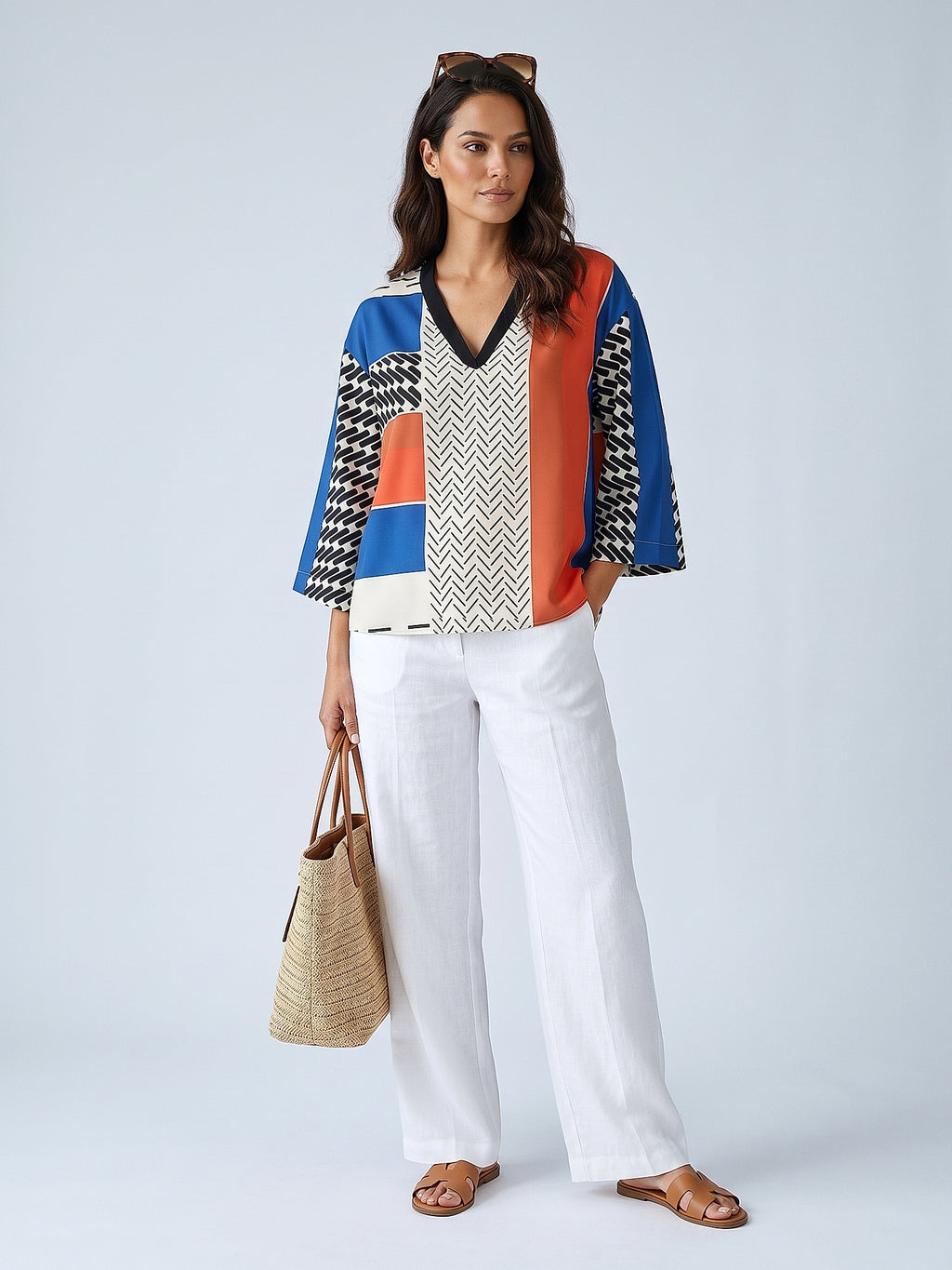 Saks Mavisi - Farren V Yaka Renk Bloklu Desenli Bluz - FRN110325 - Model on white - front