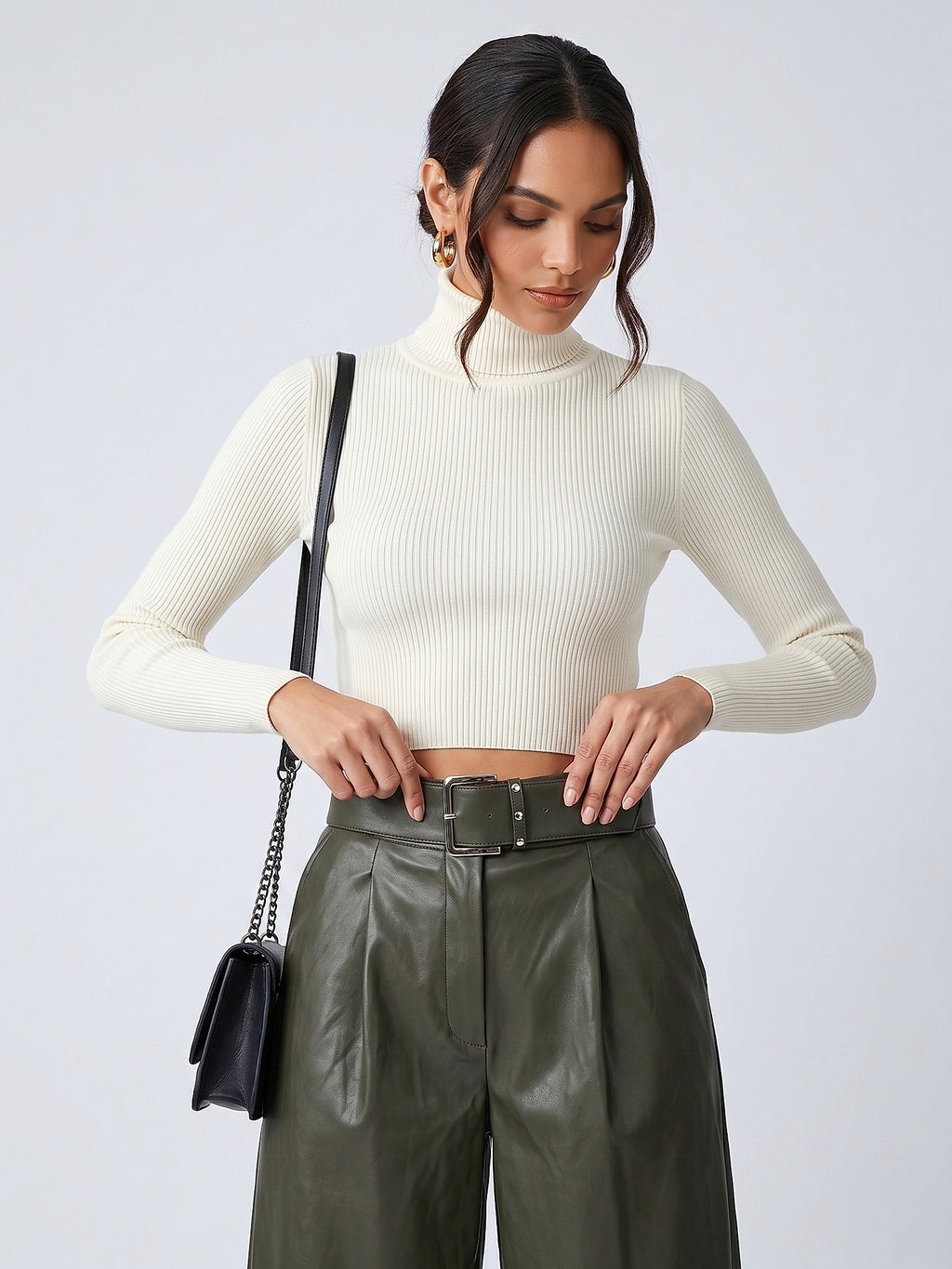 Yeşil - Farren Yüksek Bel Kemerli Suni Deri Bermuda - FRN6108025 - Editorial waist-up detail