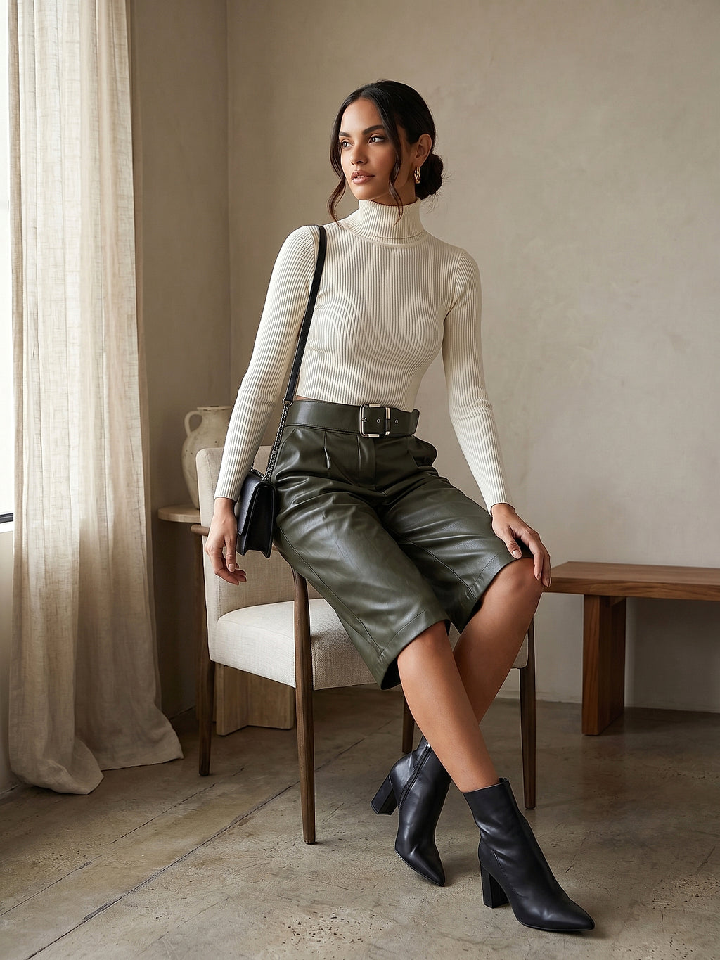 Yeşil - Farren Yüksek Bel Kemerli Suni Deri Bermuda - FRN6108025 - Lookbook editorial interior